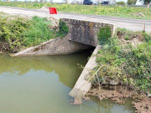 travaux hydrauliques pour la digue des marais d'Yves en Charente-Maritime