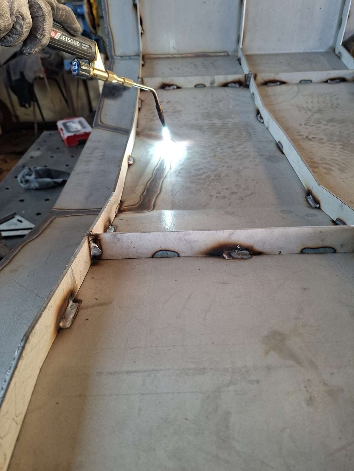 Fabrication dans nos ateliers du module à masque avec caisson intégré